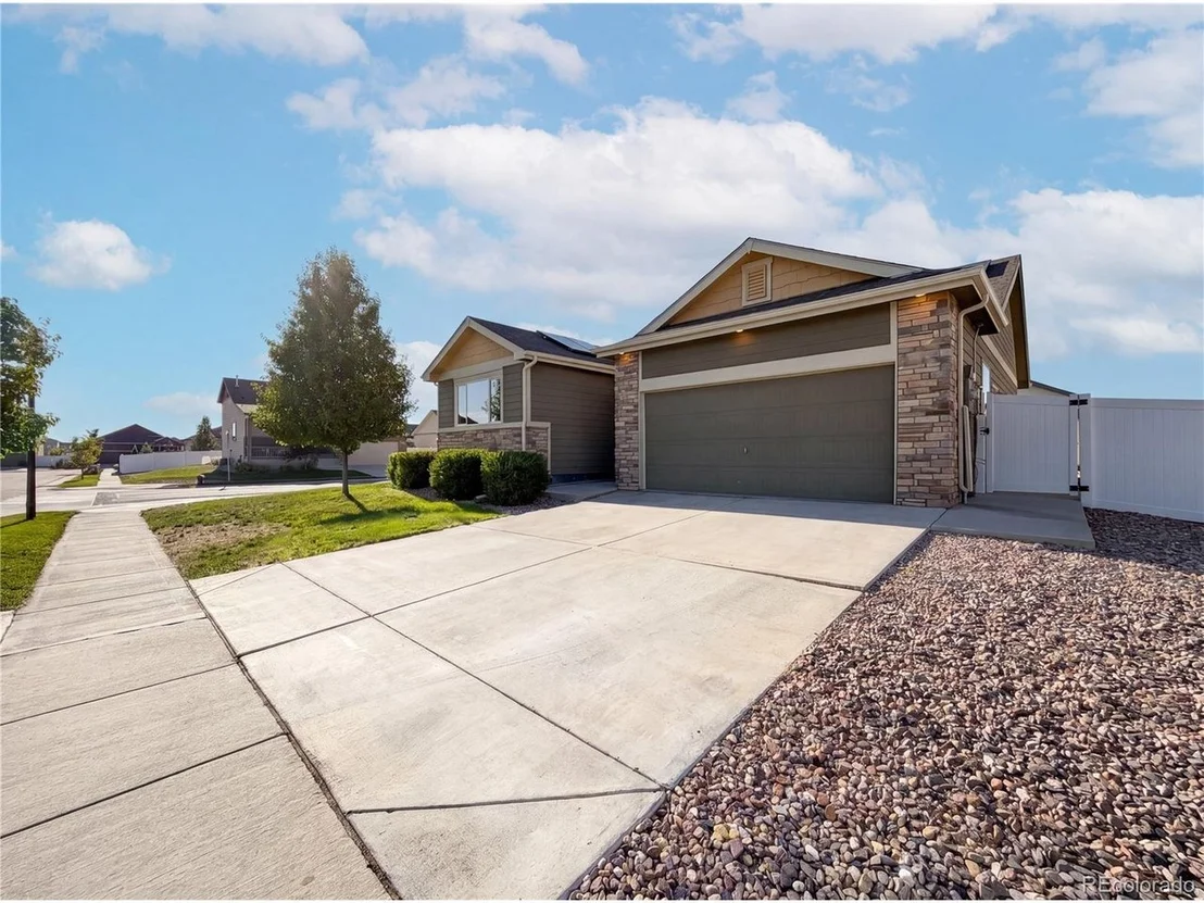 Photo of 948 Scotch Pine Dr