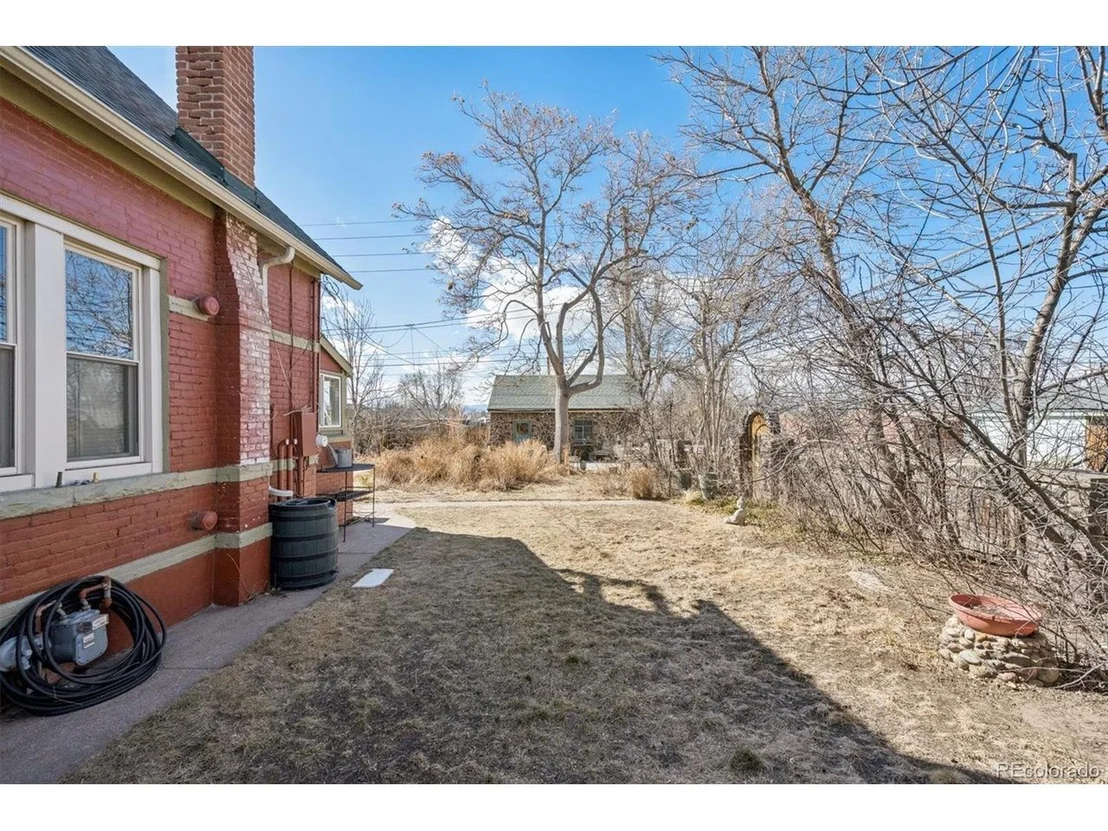 Photo of 4047 Madison St