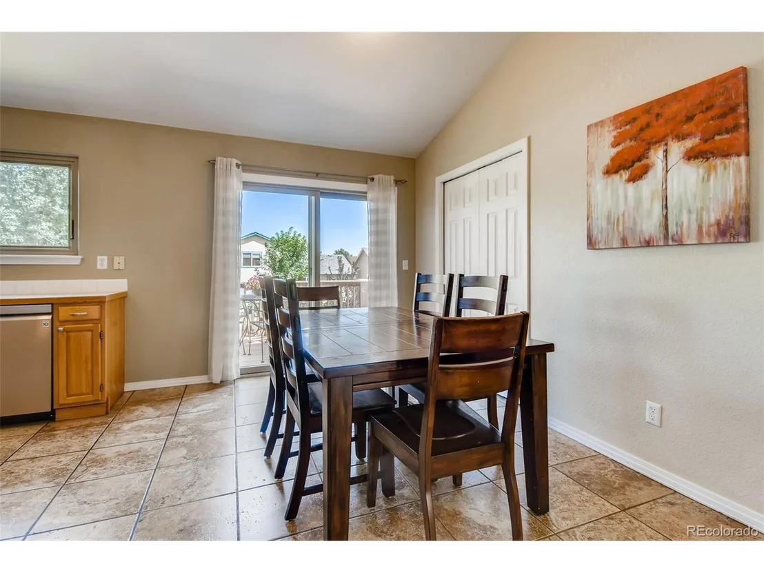 Photo of 525 Hawthorn Cir
