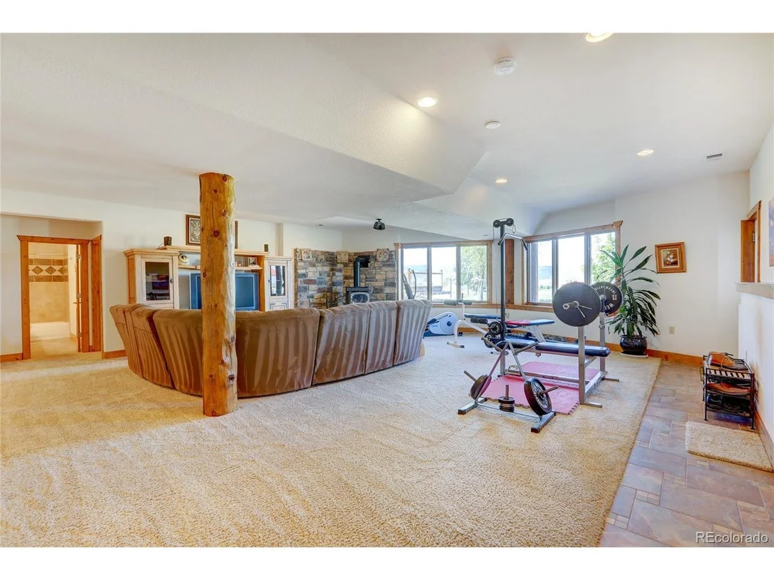 Photo of 6584 Lakeside Cir