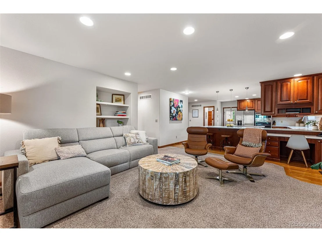 Photo of 2801 N Monaco Pkwy