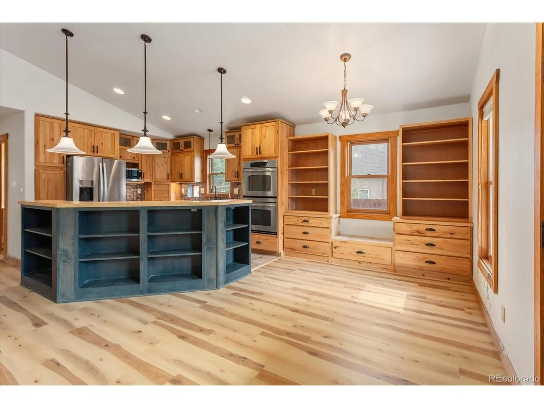 Photo of 734 W 2nd St