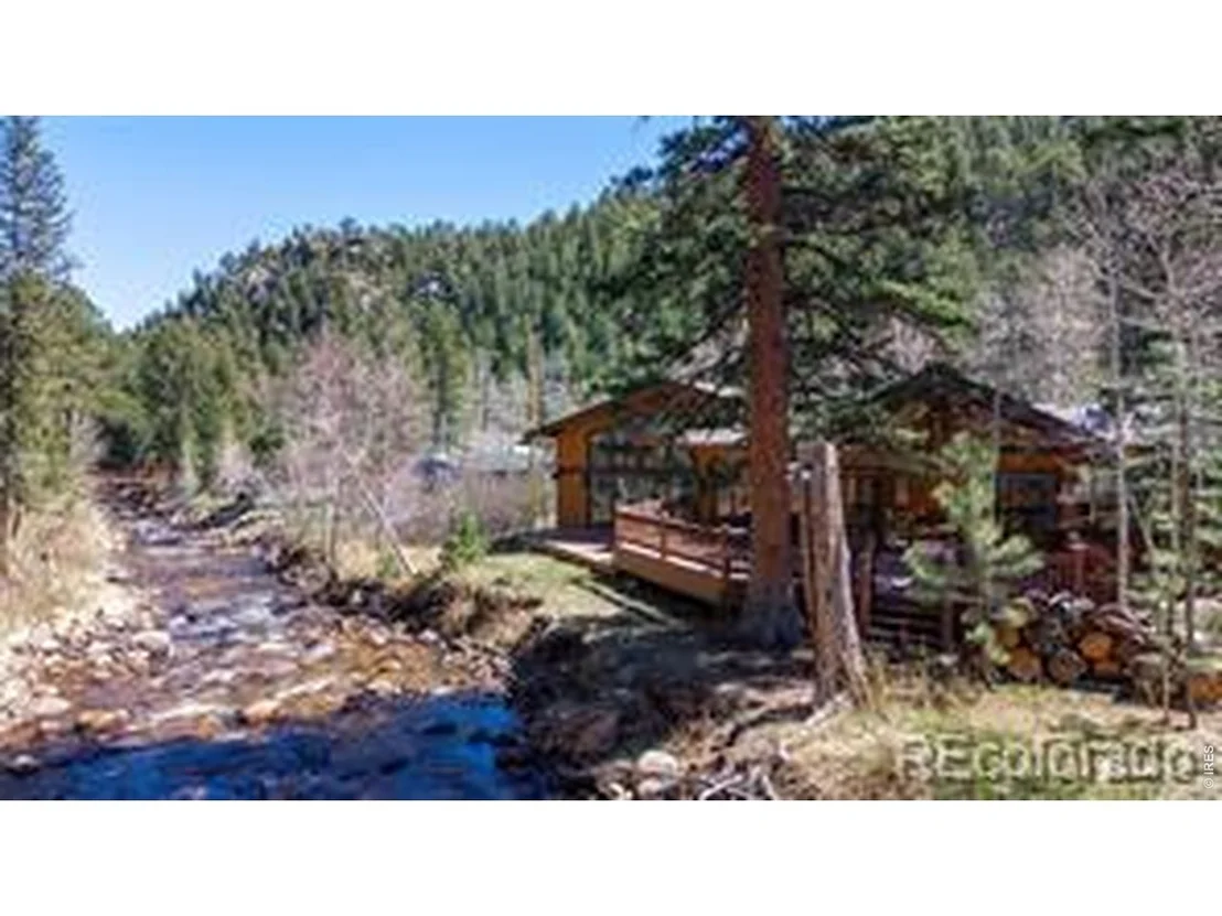 Photo of 746 Riverside Dr
