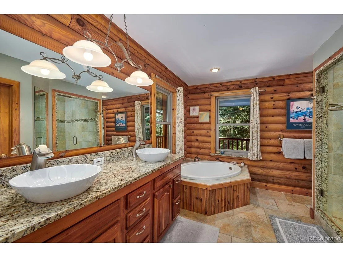 Photo of 323 Spruce Way