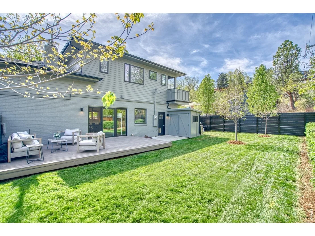 Photo of 375 Bates Ave
