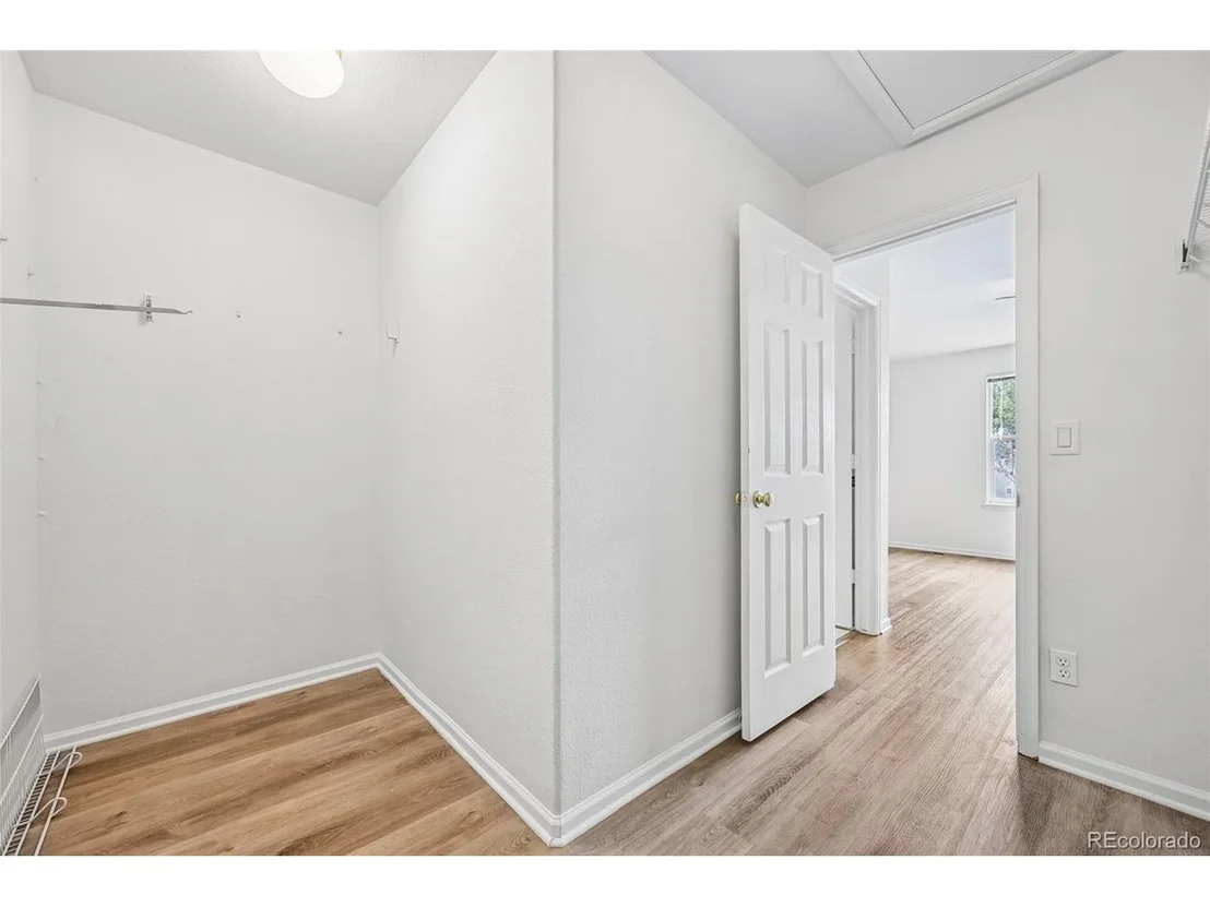 Photo of 1058 Oriole Cir