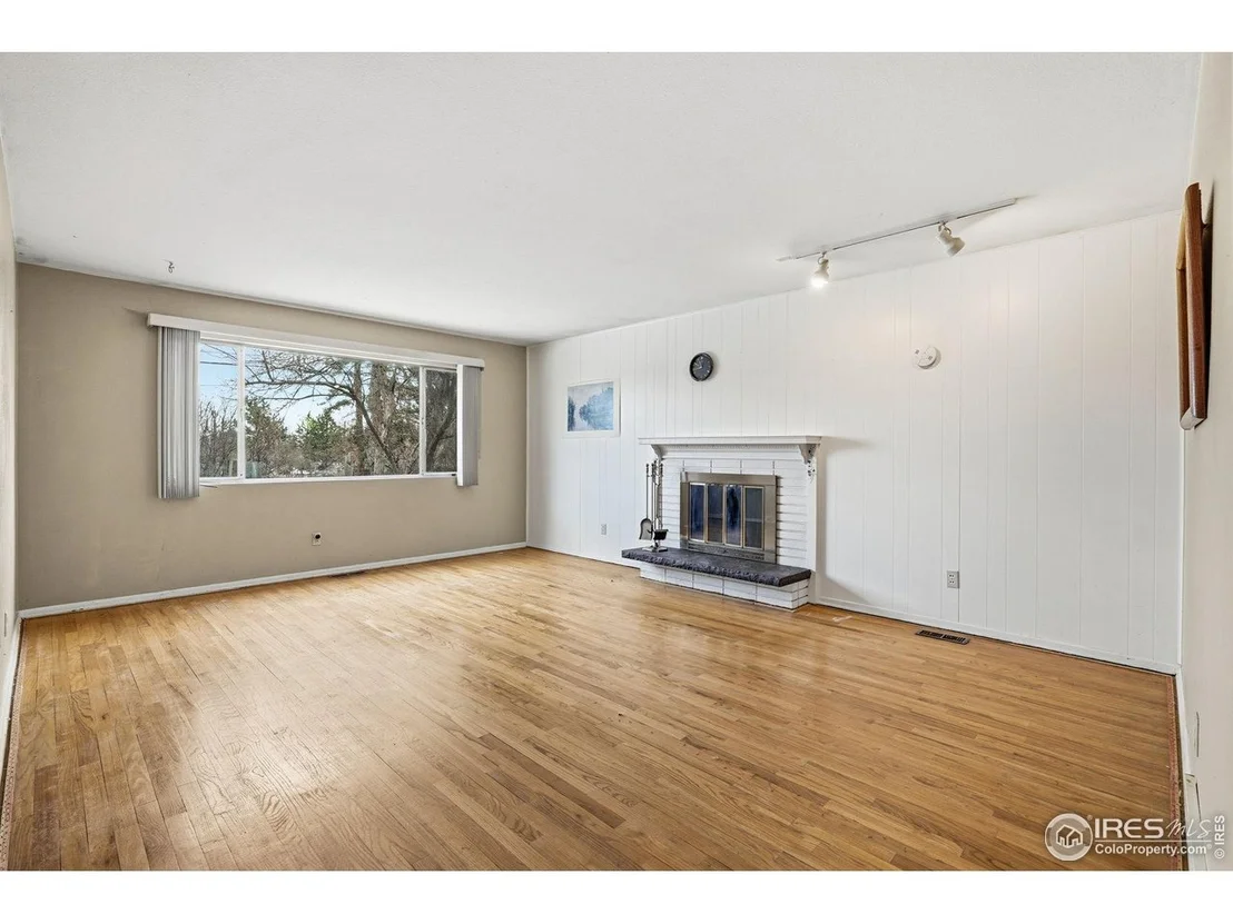 Photo of 4595 Moorhead Ave