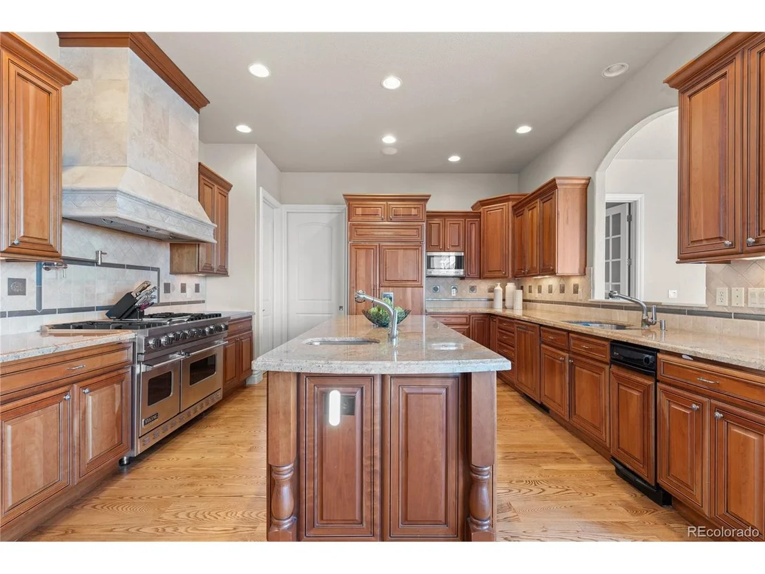 Photo of 8737 Ridgepoint Dr