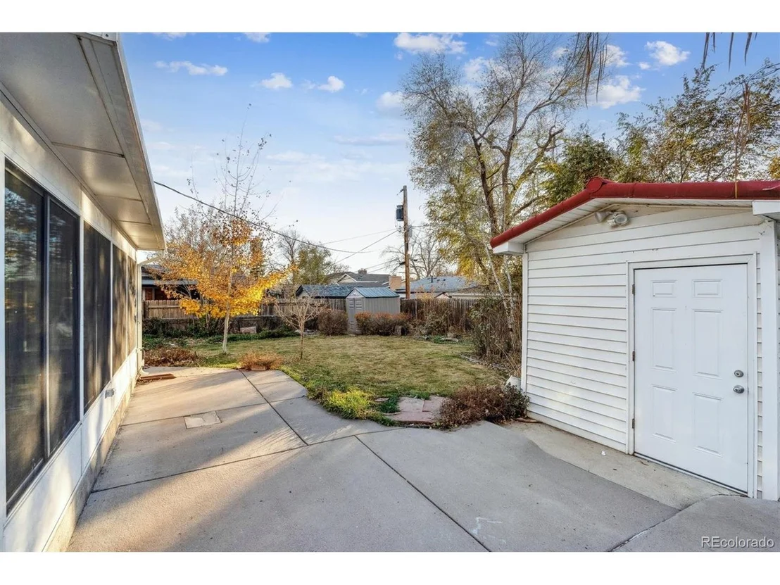 Photo of 1055 Iris St