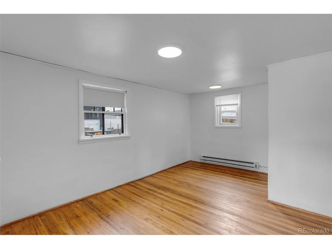Photo of 548 E Third St