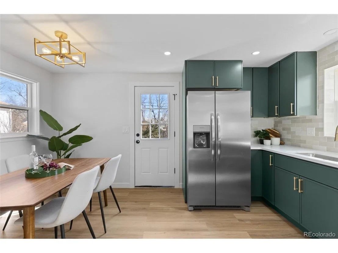 Photo of 5490 Garrison St