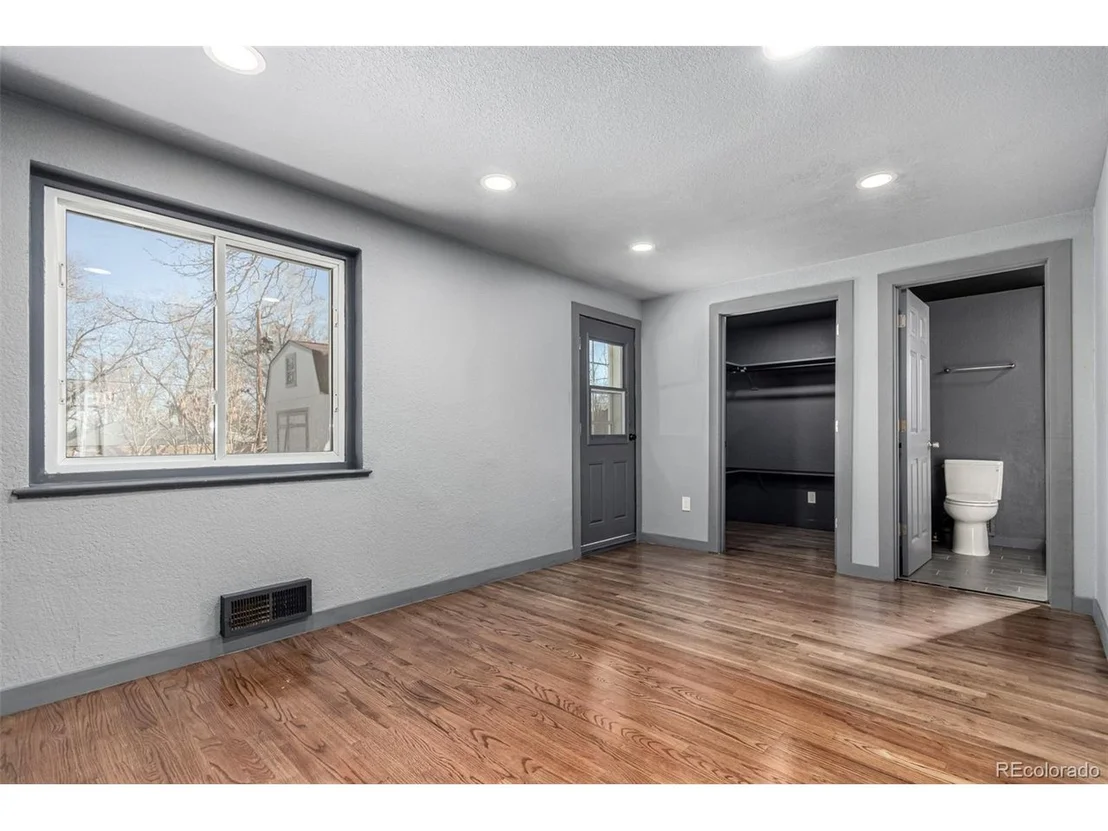 Photo of 5470 Holland Dr