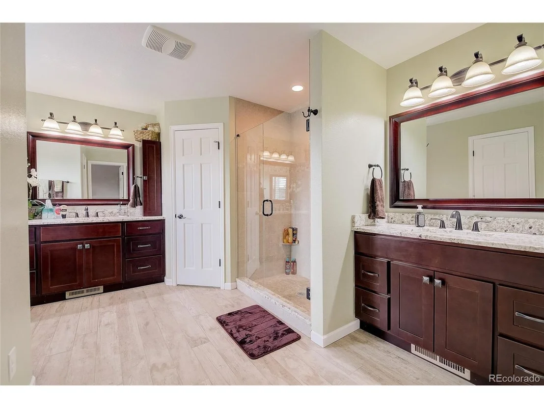 Photo of 10085 Glenstone Cir