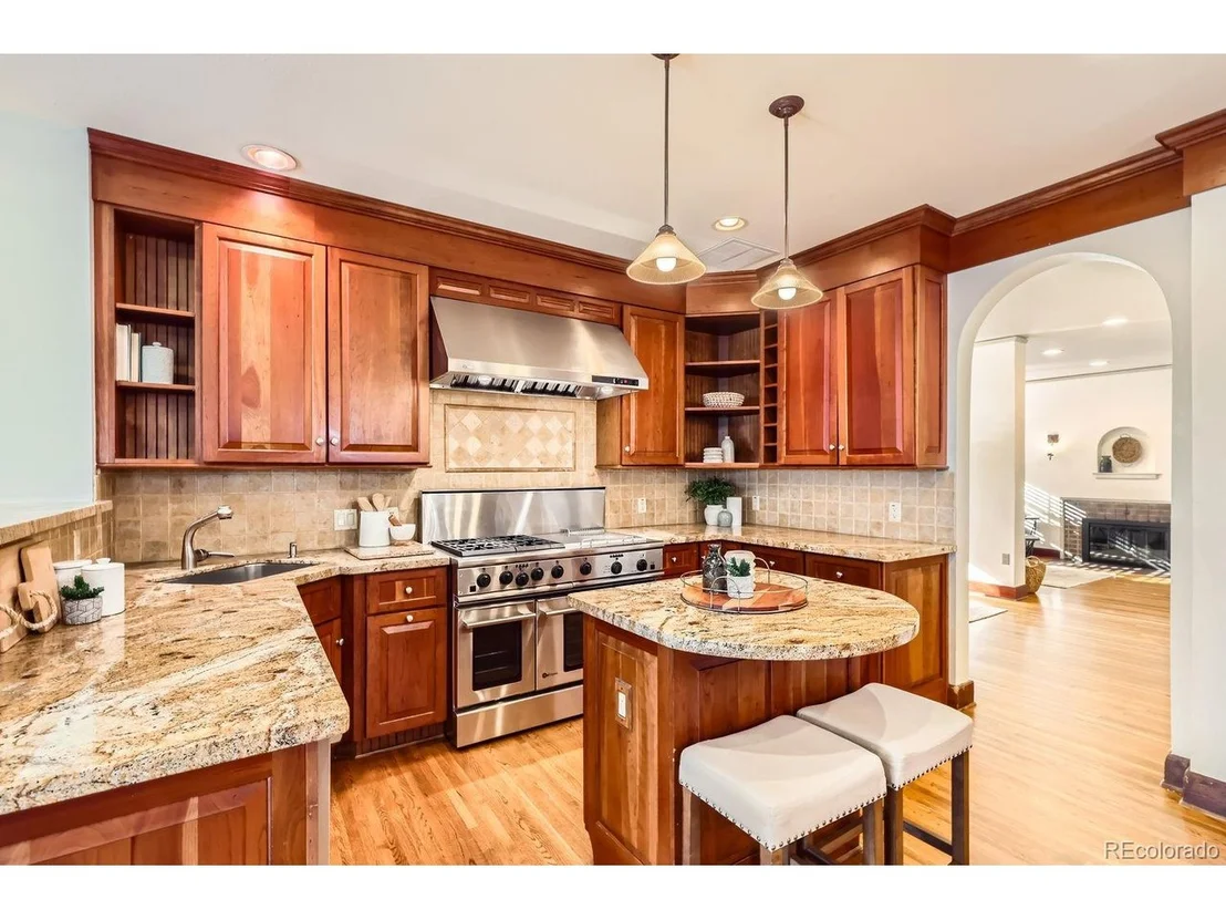 Photo of 1650 Locust St