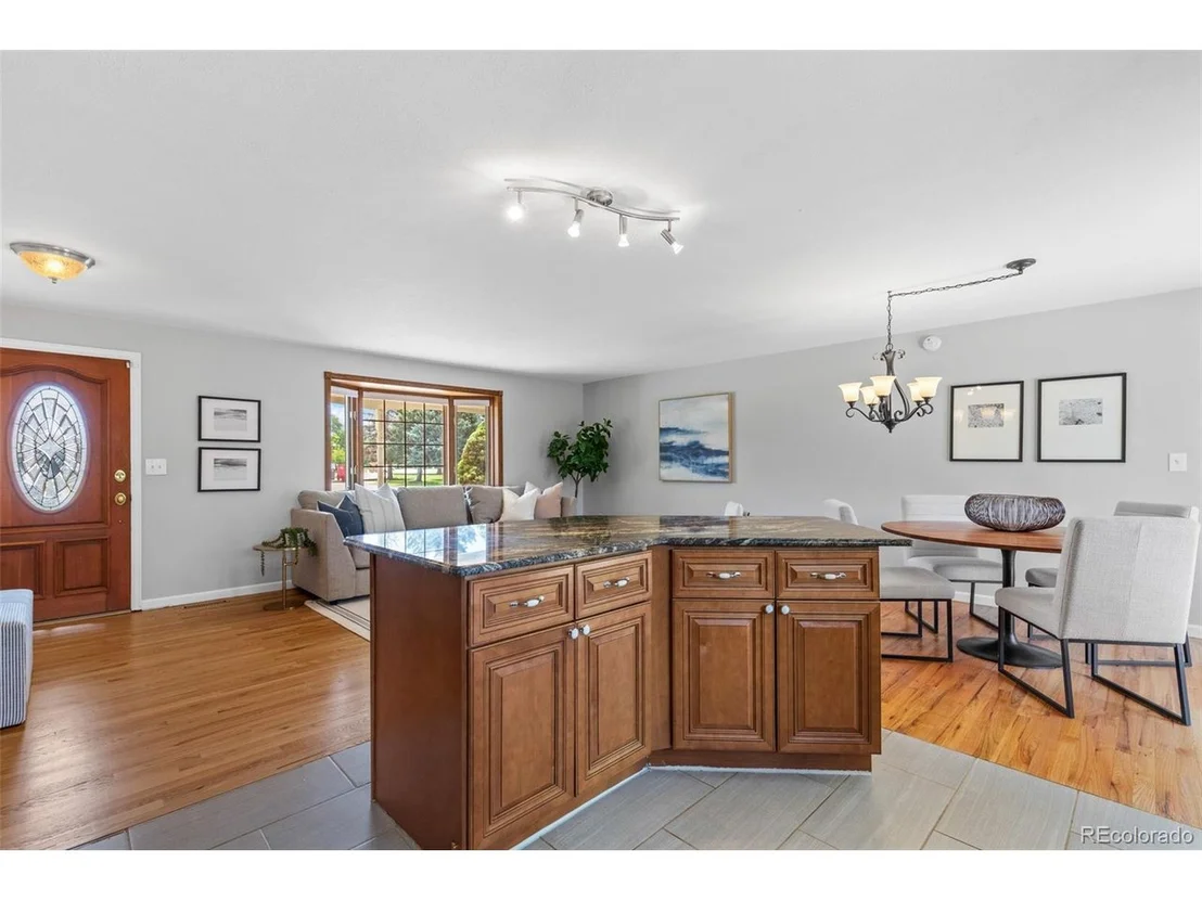 Photo of 335 Manhattan Dr