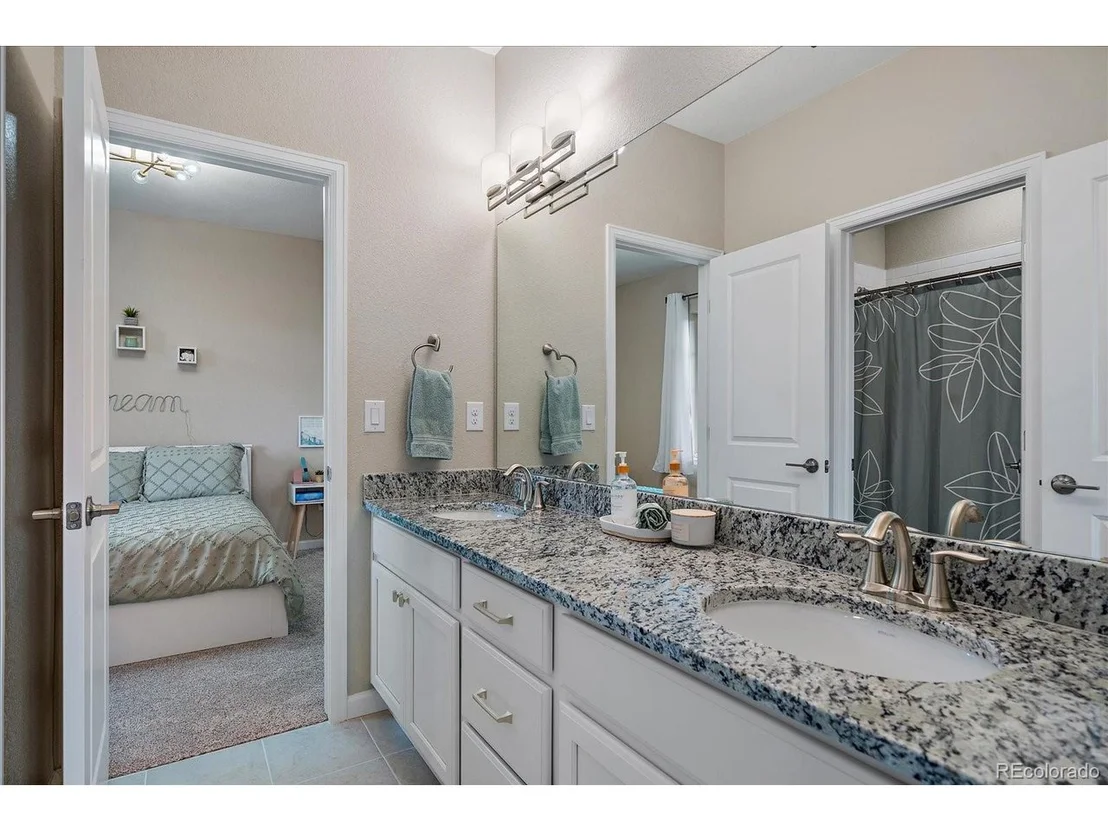 Photo of 7112 S Waterloo Way