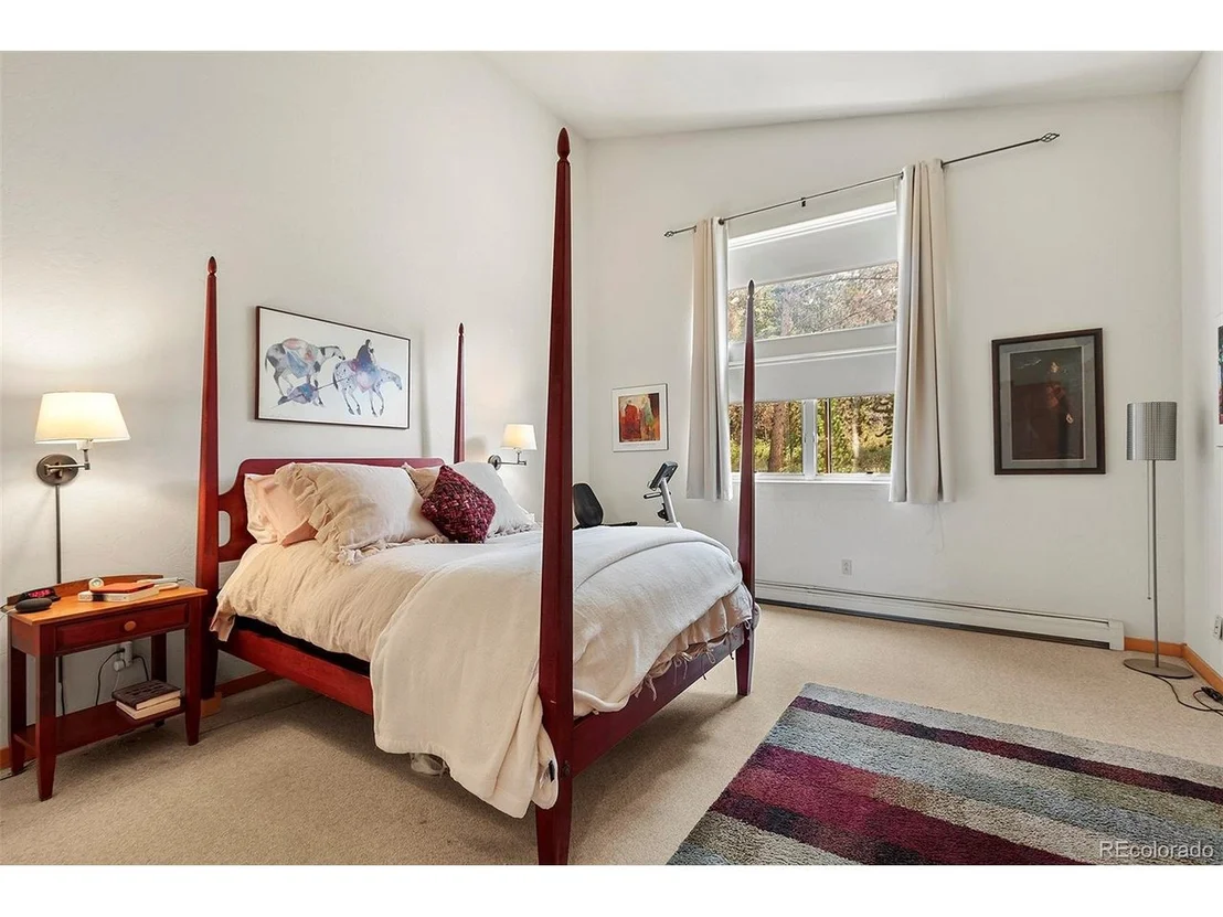Photo of 212 Fairview Blvd