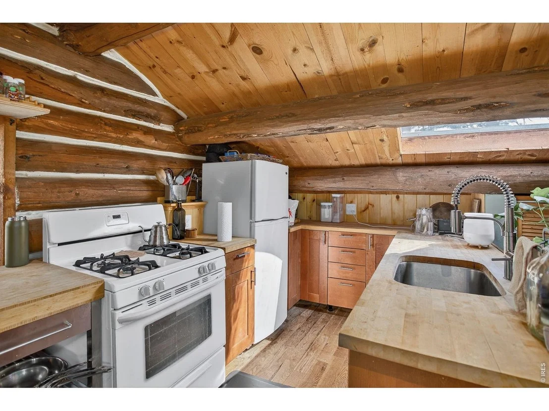 Photo of 470 Weaver Dr