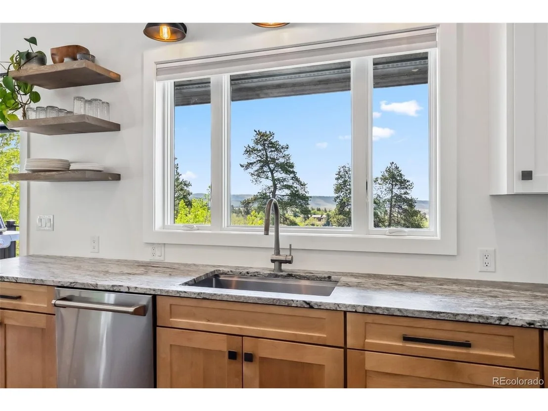 Photo of 372 Park View Dr