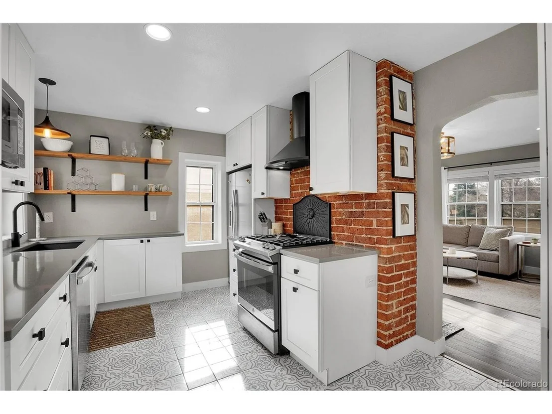 Photo of 2936 Sheridan Blvd