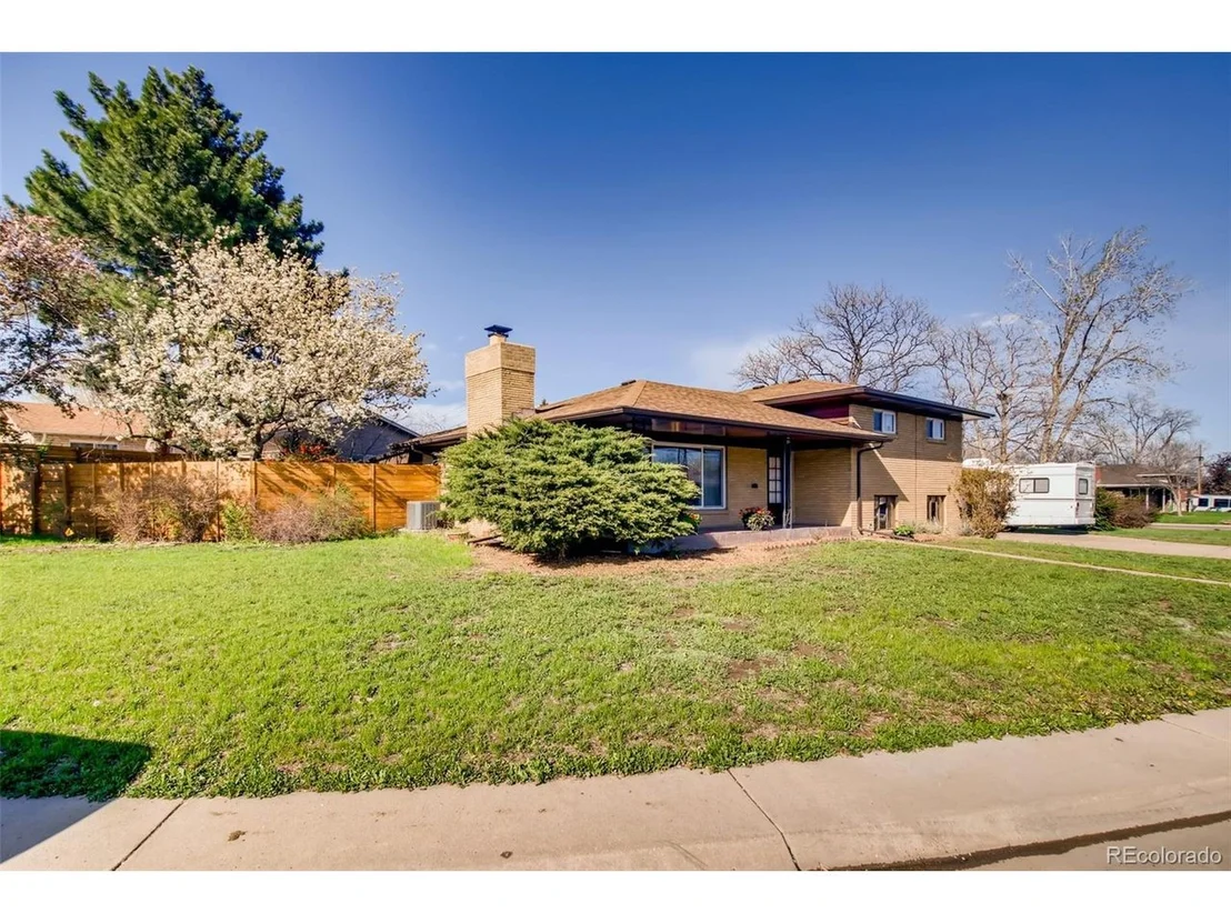 Photo of 7860 Robin Ln