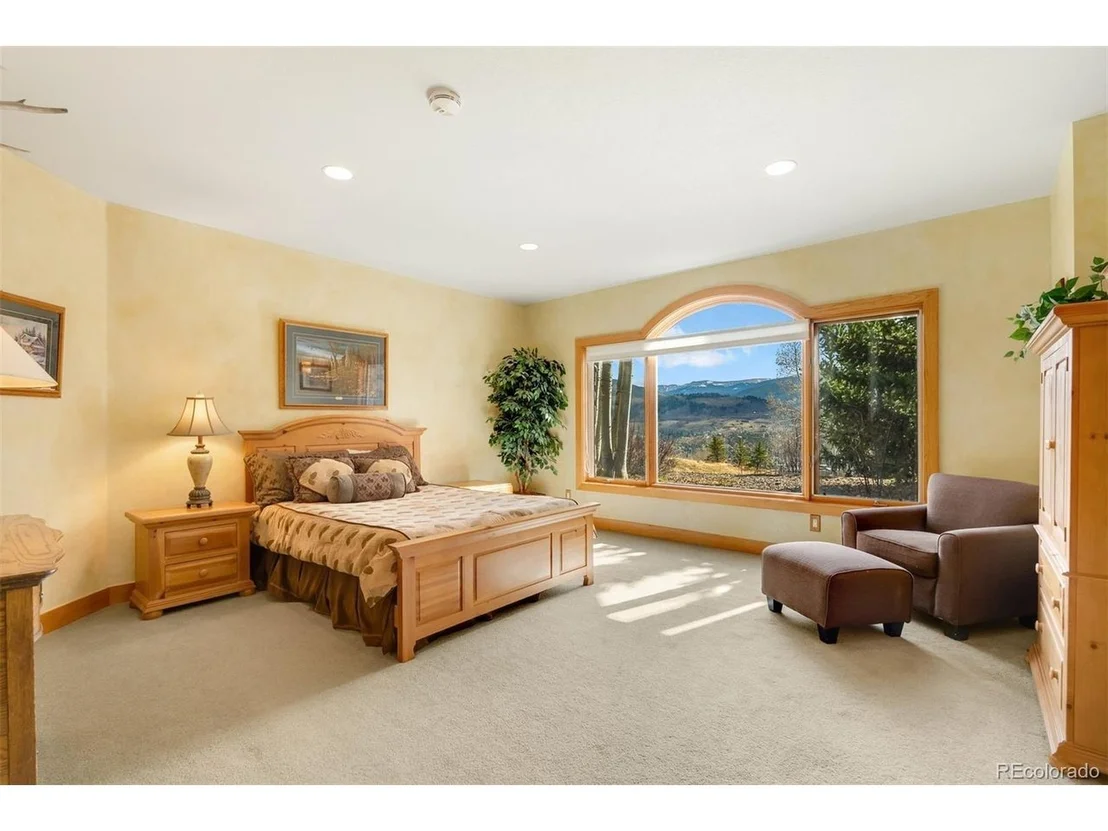 Photo of 348 Jade Rd