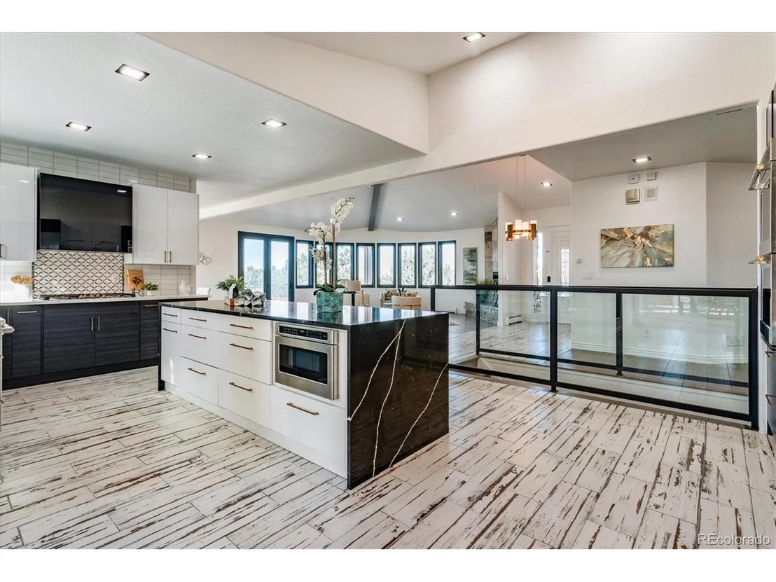 Photo of 6448 Lakeside Cir