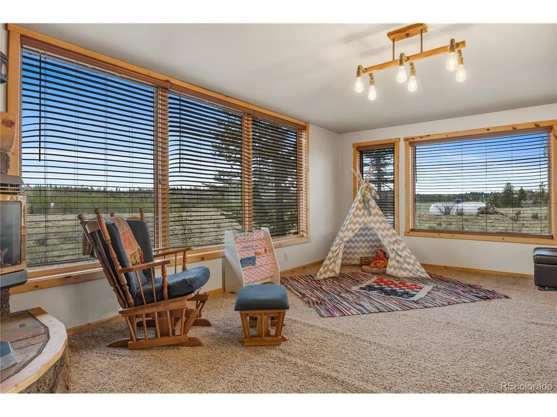 Photo of 275 Vulture Ln