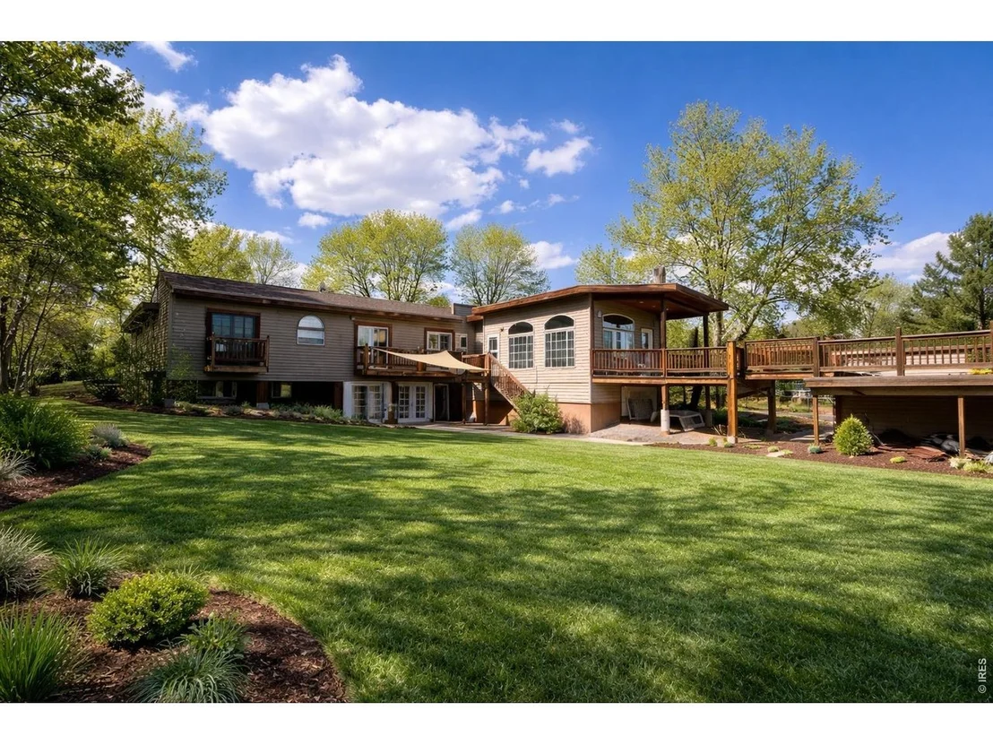 Photo of 5588 Pioneer Rd