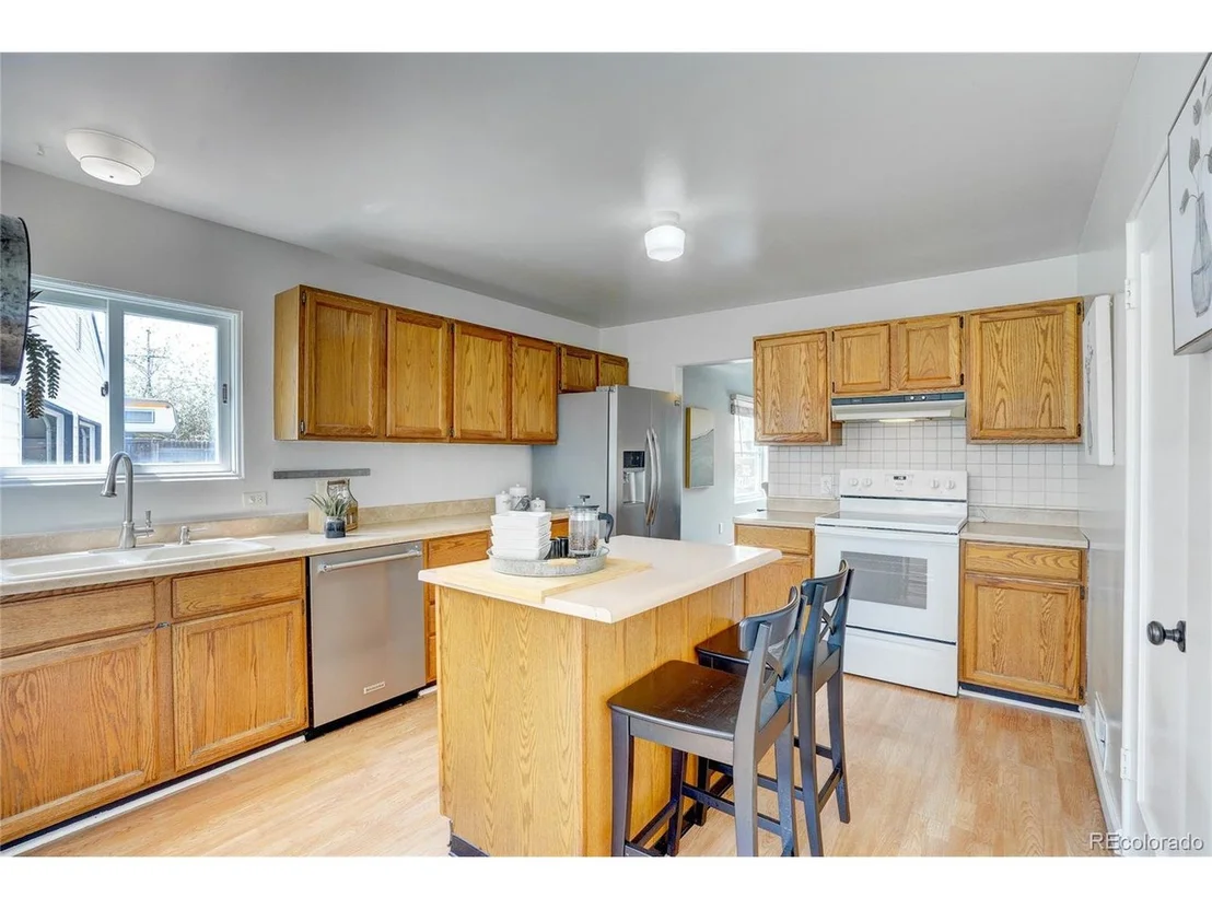 Photo of 7370 Broadview Dr