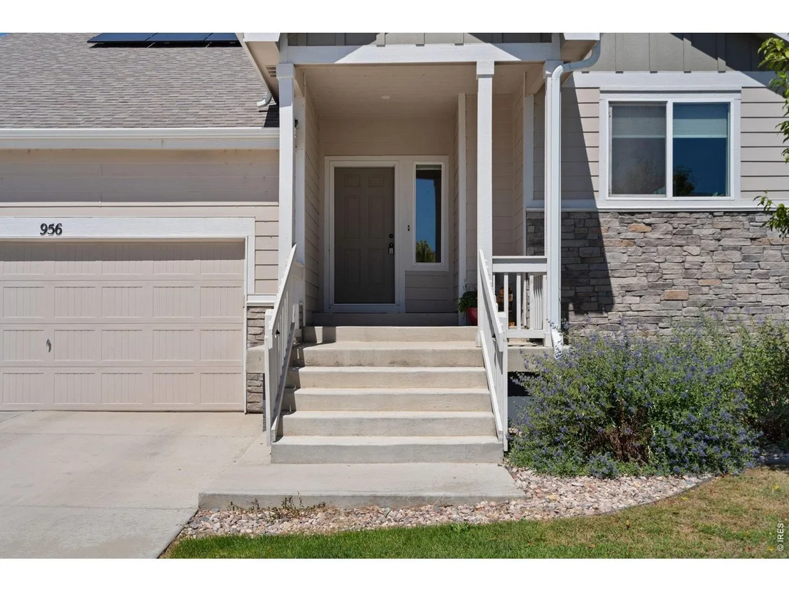 Photo of 956 Maplebrook Dr