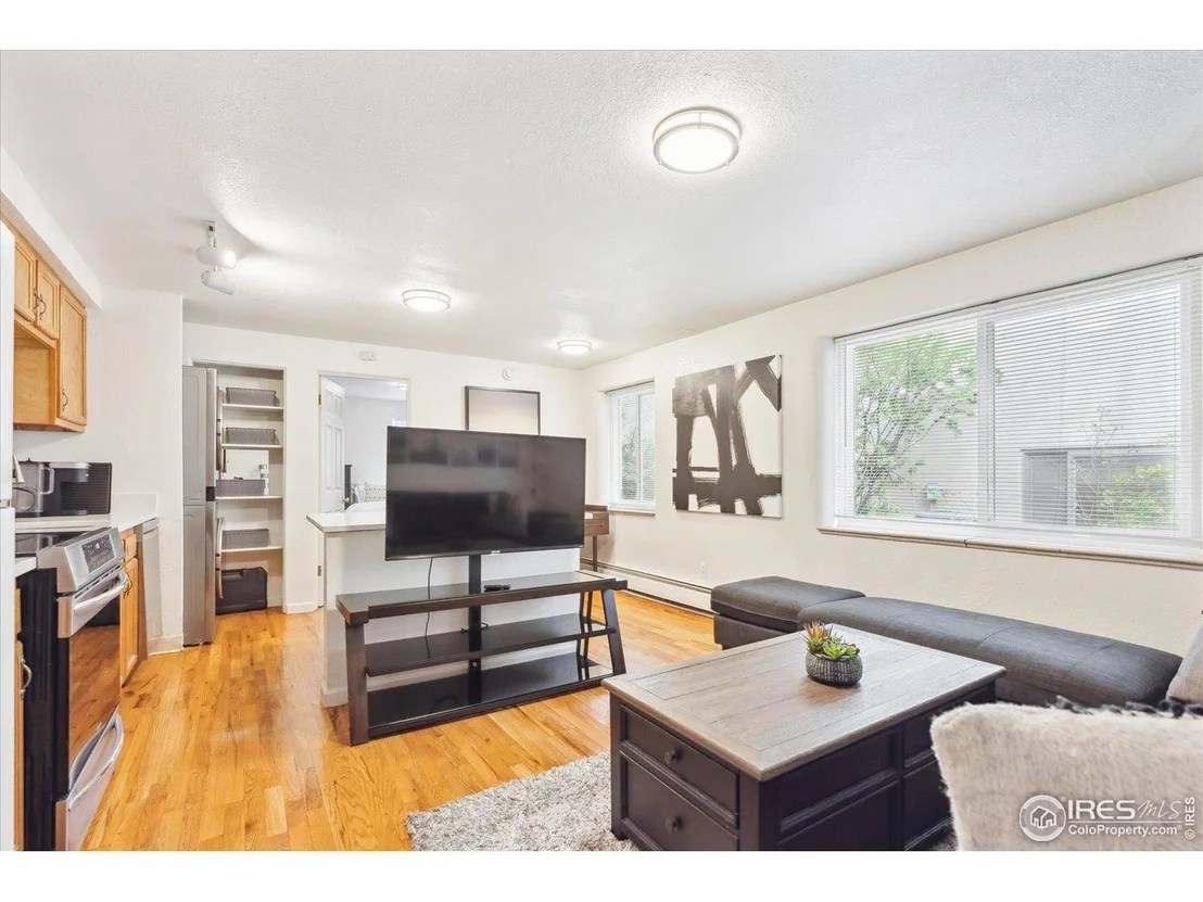Photo of Unit 4 at 961 16th St