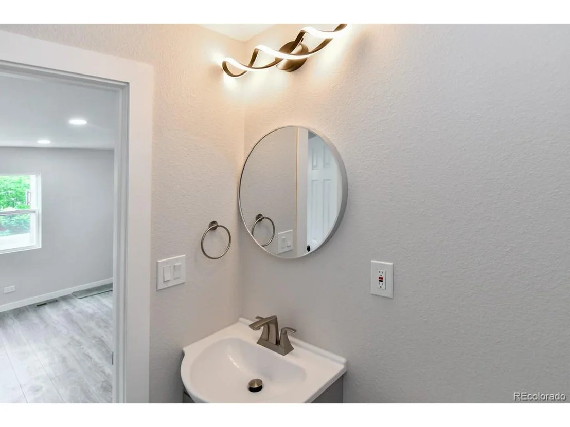 Photo of 1000 N Hooker St