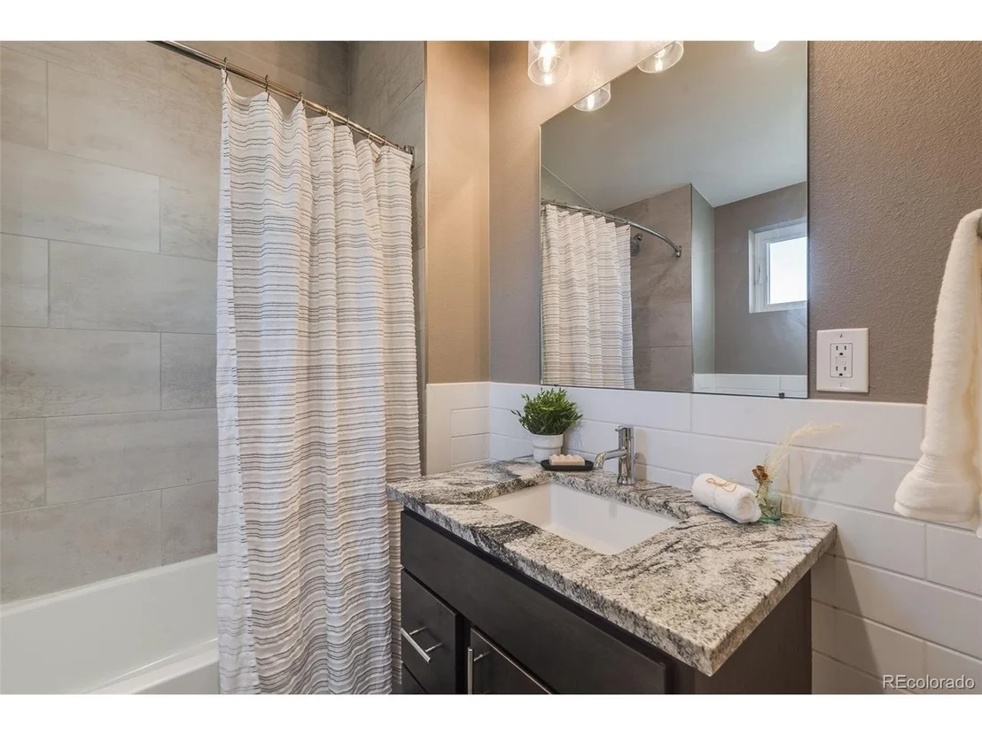 Photo of 3880 Sheridan Blvd