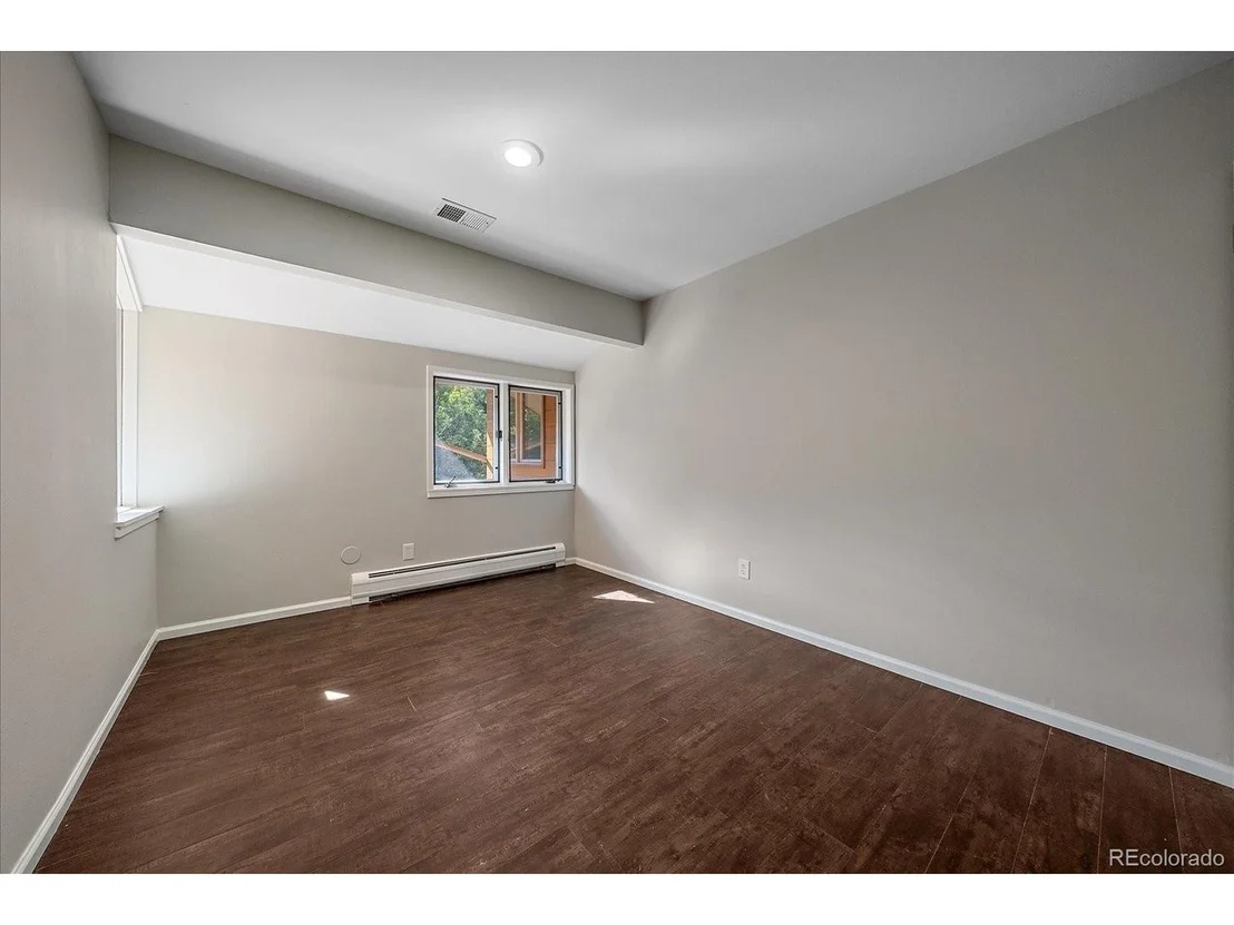 Photo of 560 Valley Rd