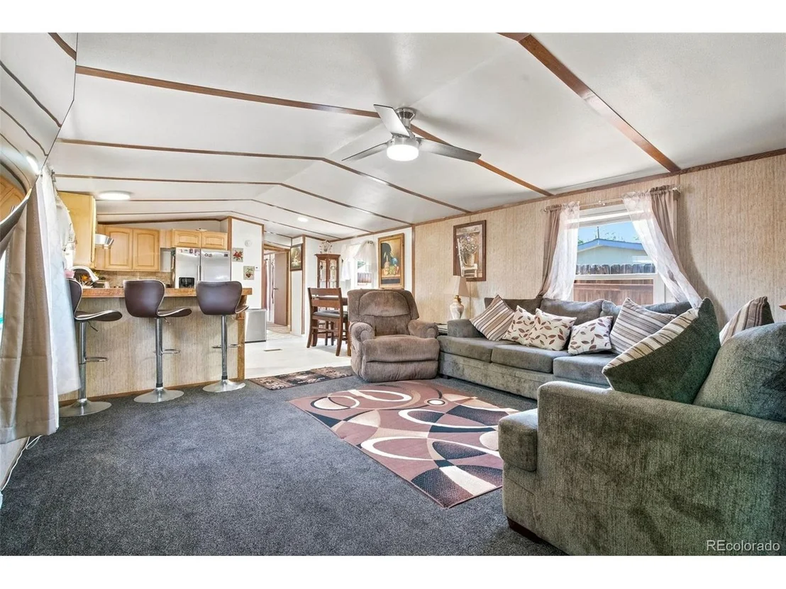 Photo of 422 Willow Dr