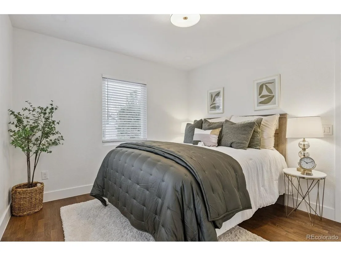 Photo of 3360 Broadway St