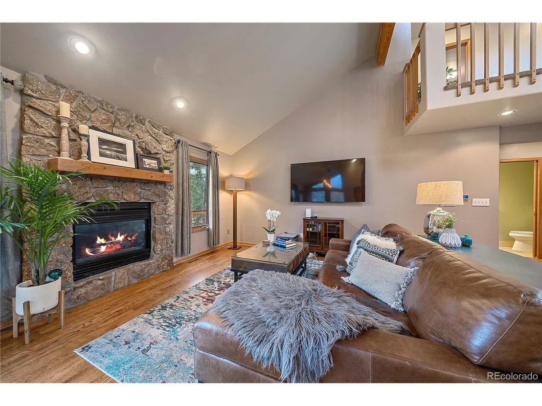 Photo of 28384 Kinnikinnick Rd