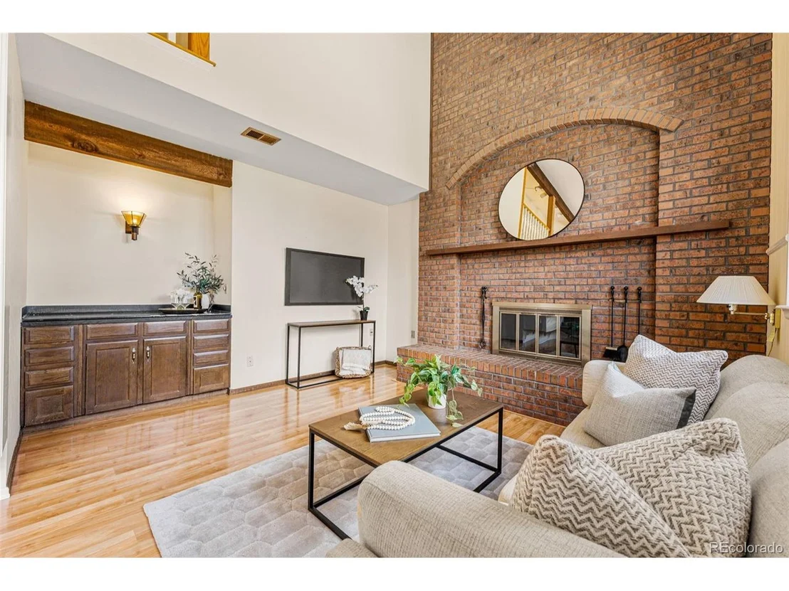 Photo of 572 Blackhawk Rd
