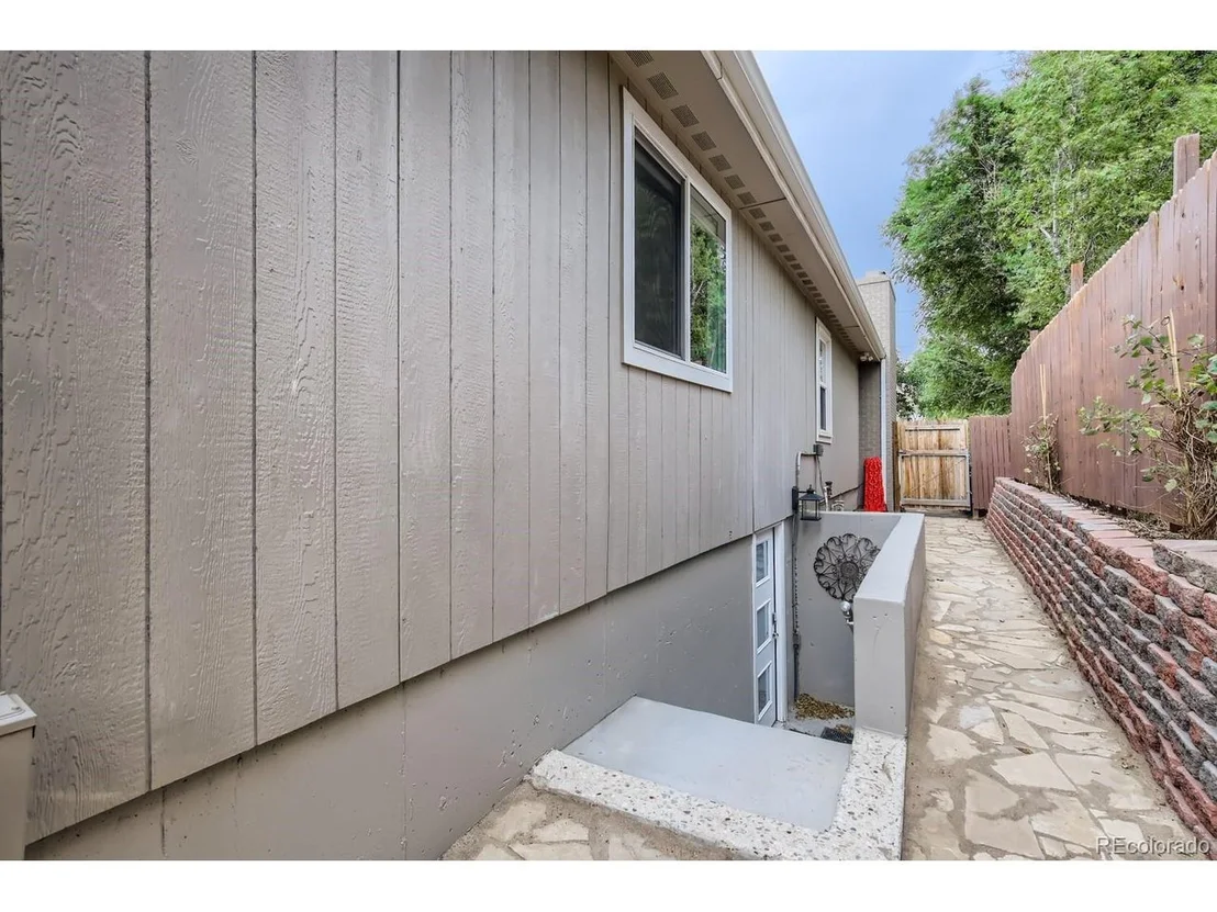 Photo of 5351 Irving St