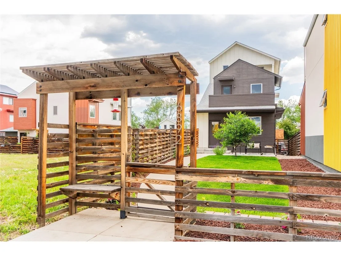 Photo of 6892 Juniper Ct