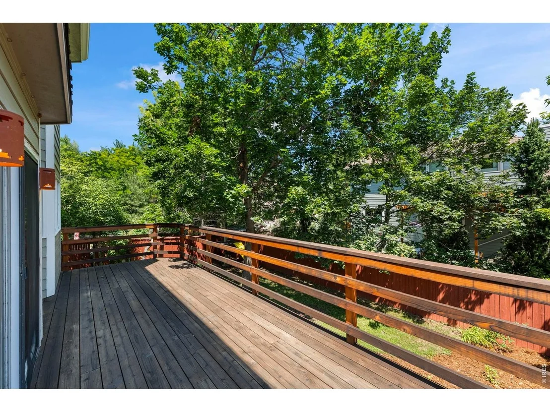 Photo of 1001 Utica Cir