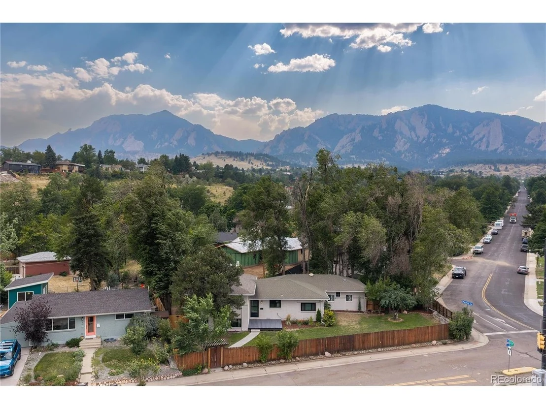 Photo of 315 Harvard Ln