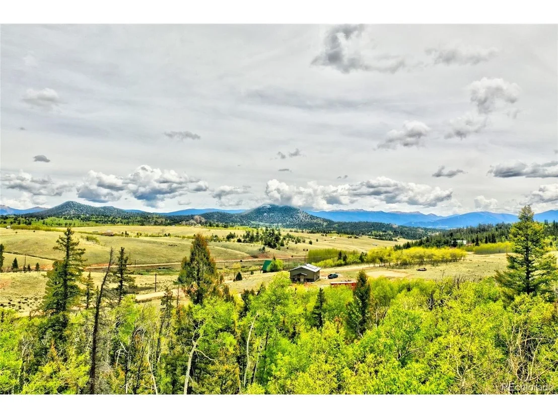 Photo of 28 Old Squaw Rd