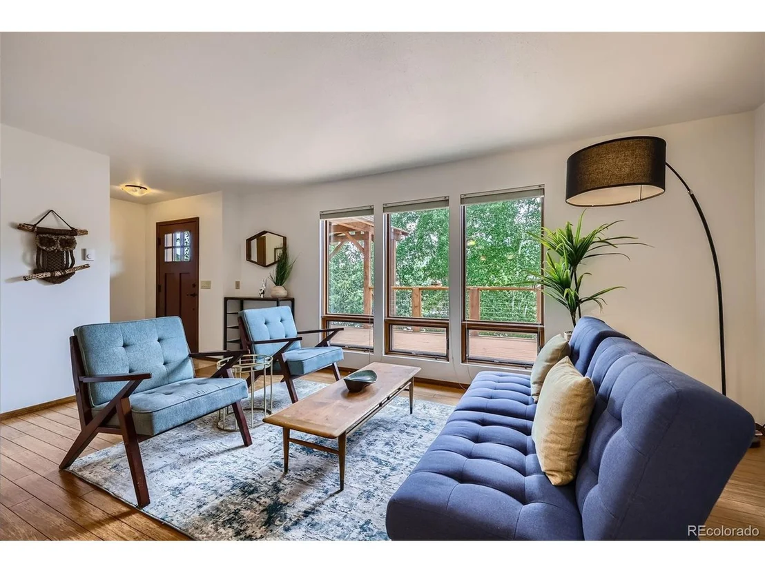 Photo of 674 Summit Dr