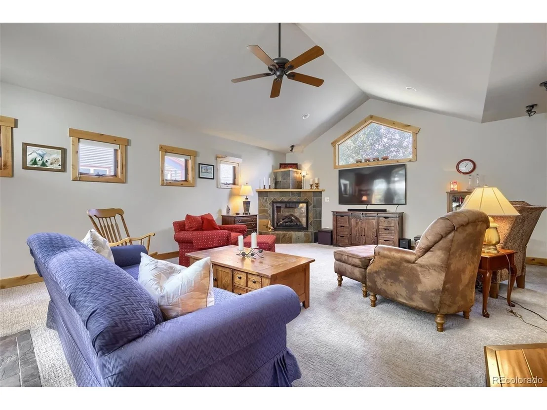 Photo of 460 W Coyote Dr