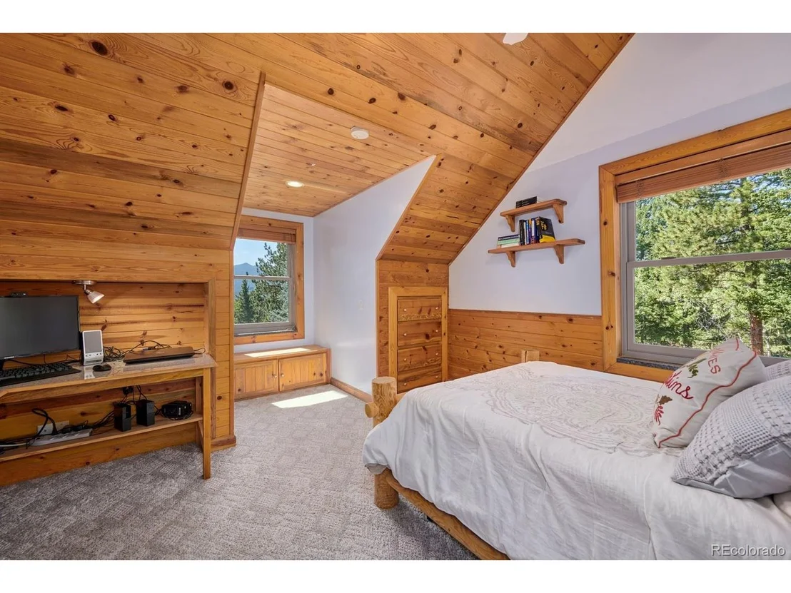 Photo of 323 Spruce Way