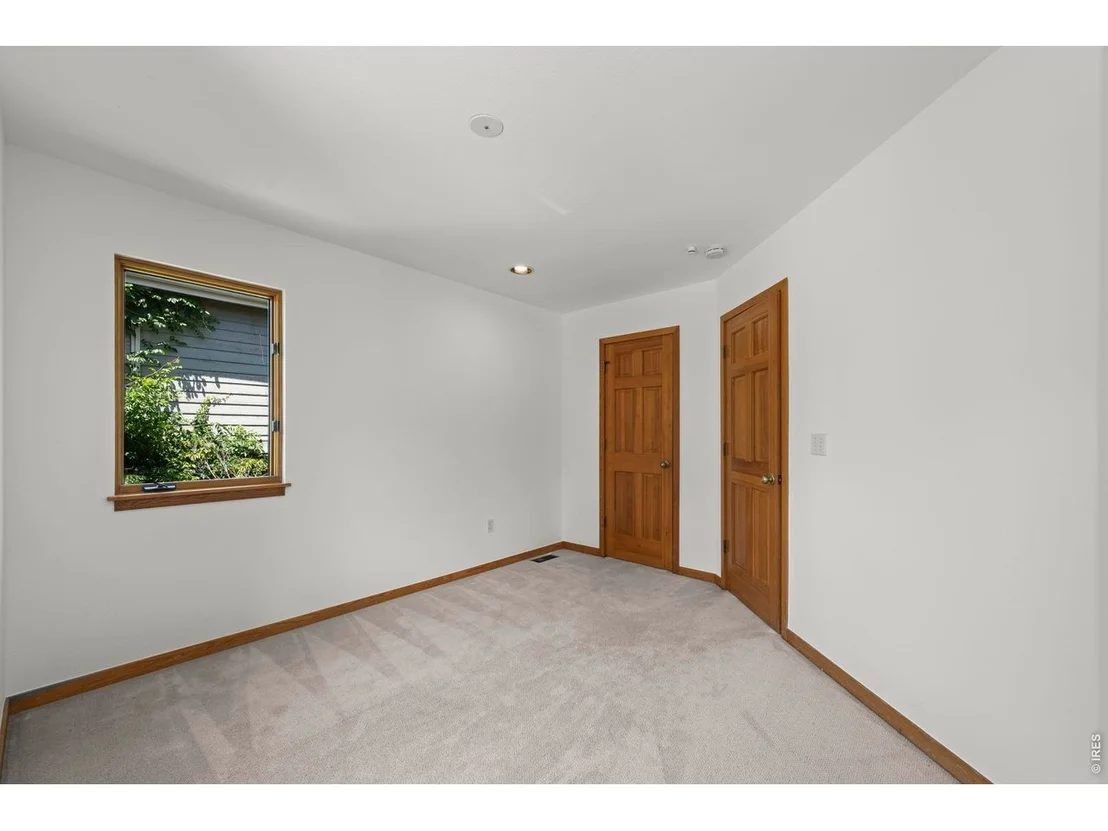 Photo of 1001 Utica Cir