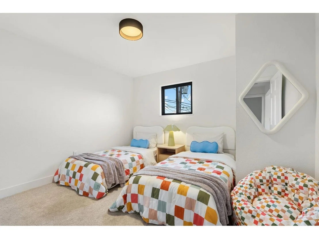 Photo of 926 4th Ave