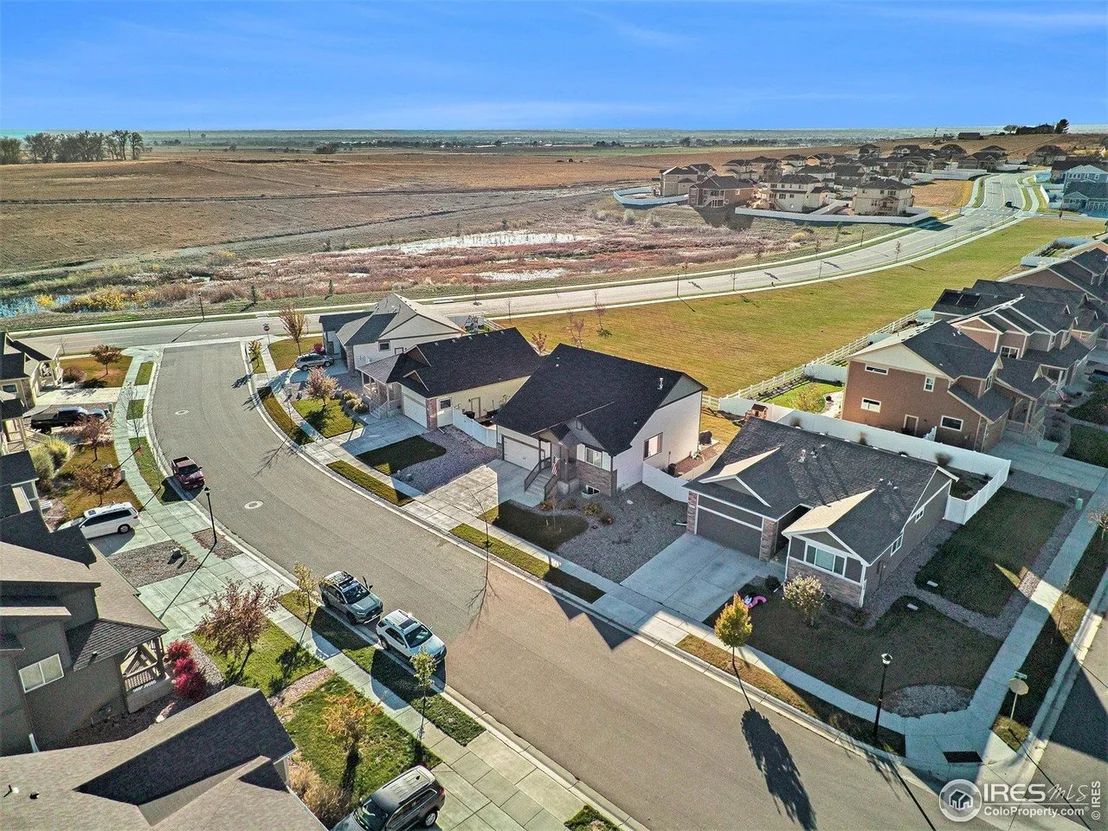 Photo of 985 Axis Dr